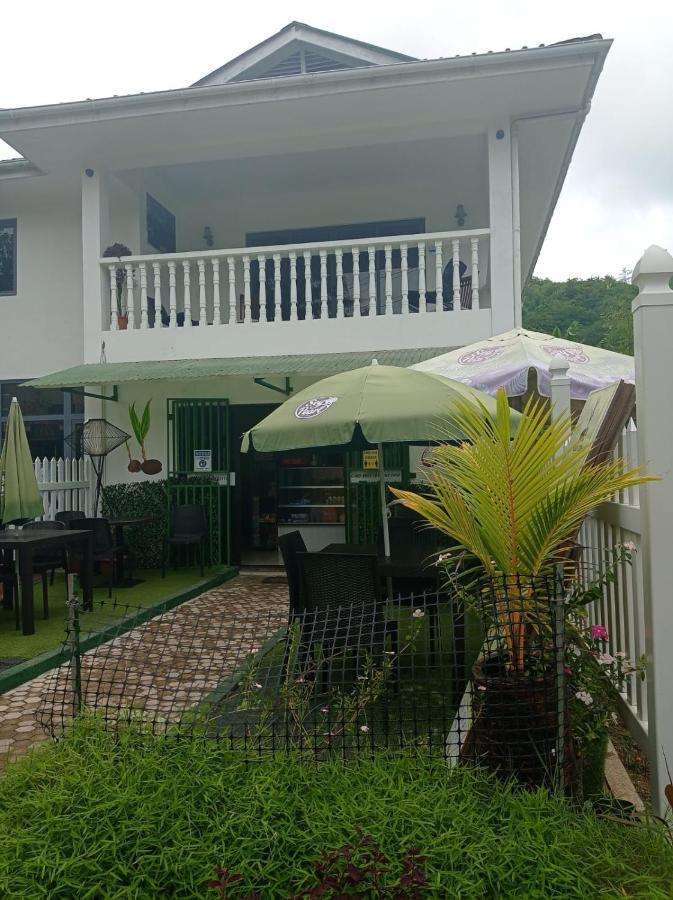 Les Forbans Selfcatering Takamaka