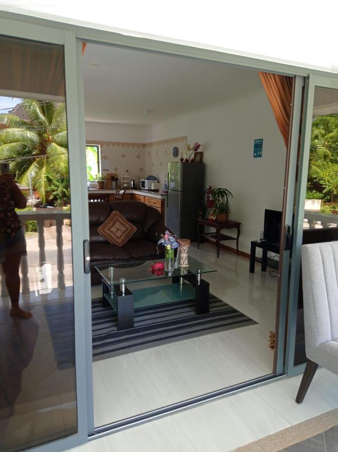 Les Forbans Selfcatering Takamaka