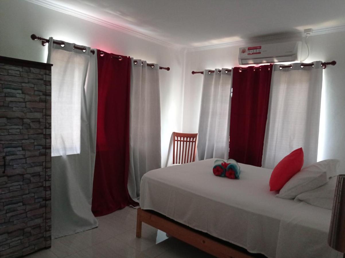 Les Forbans Selfcatering Takamaka